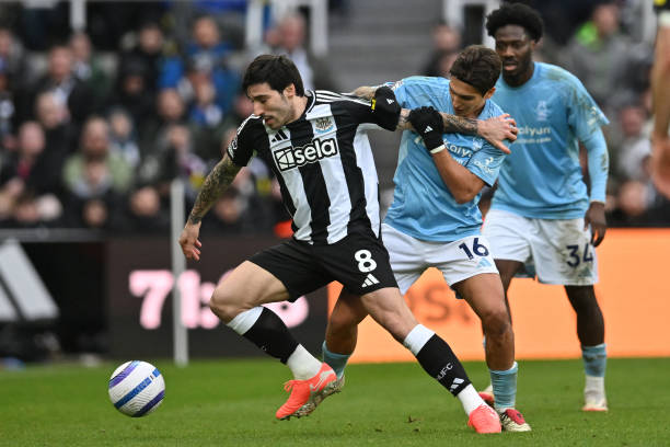 熱刺確認主教練孔蒂將留在意大利進行術後修養.